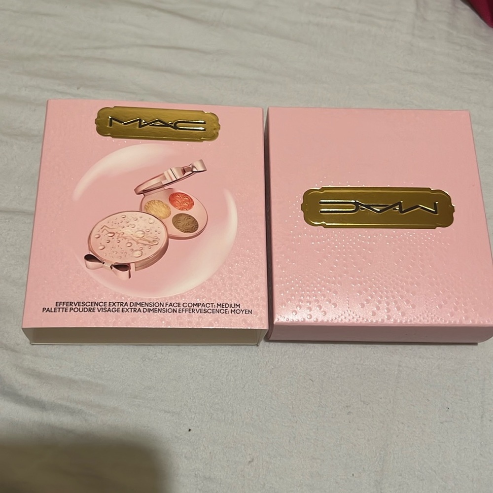 Brand new MAC face compact: medium. Blush and bronzer palette